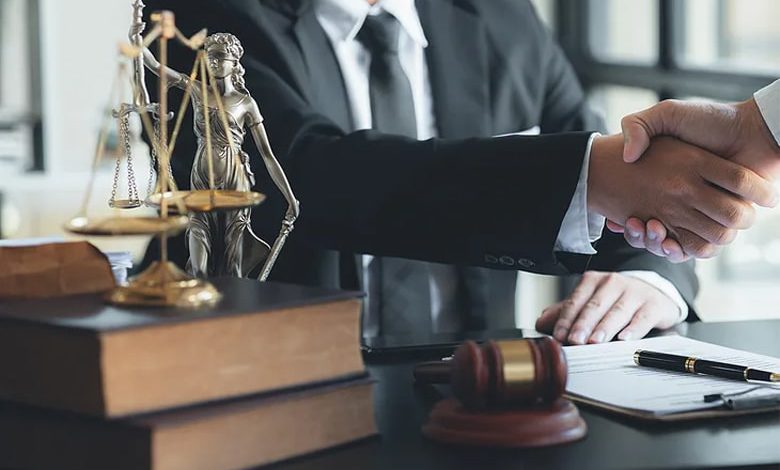 وکیل اداری تجاری چگونه به ما کمک می کند؟1404، وکیل مرجع